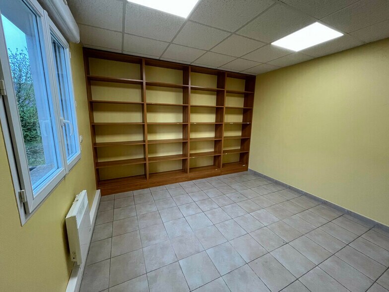 Bureau dans Fontenay-Trésigny à louer - Photo intérieure - Image 2 de 12