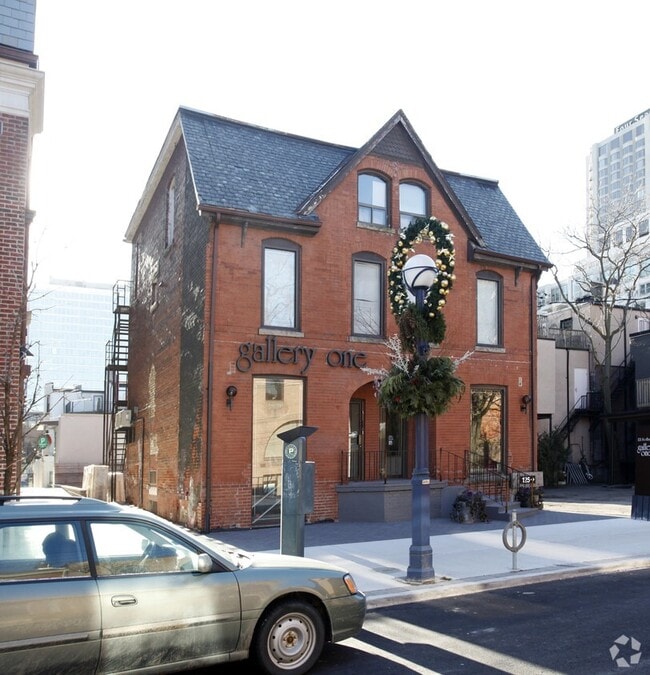 More details for 121 Scollard St, Toronto, ON - Retail for Sale