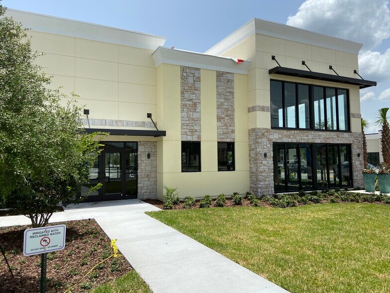 10105 Clear Vista St, Orlando, FL à louer - Photo du bâtiment - Image 3 de 4