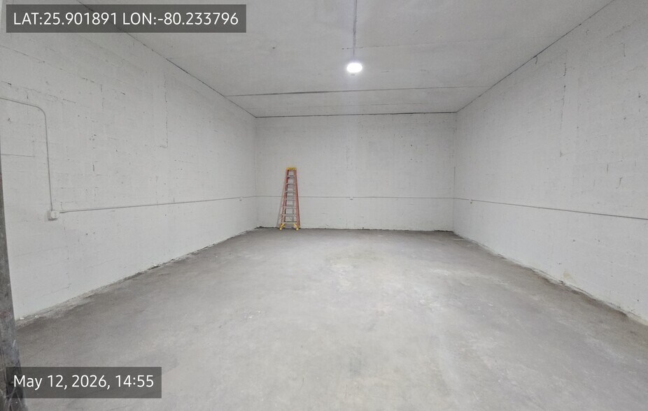 2111 NW 139th St, Opa-locka, FL à louer - Photo du bâtiment - Image 2 de 6