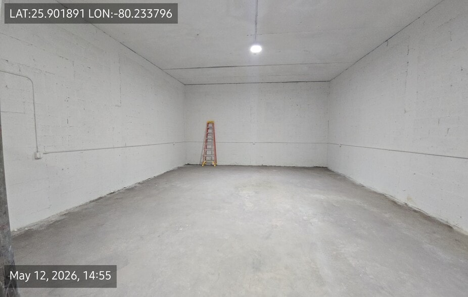 2111 NW 139th St, Opa-locka, FL à louer - Photo du bâtiment - Image 2 de 6
