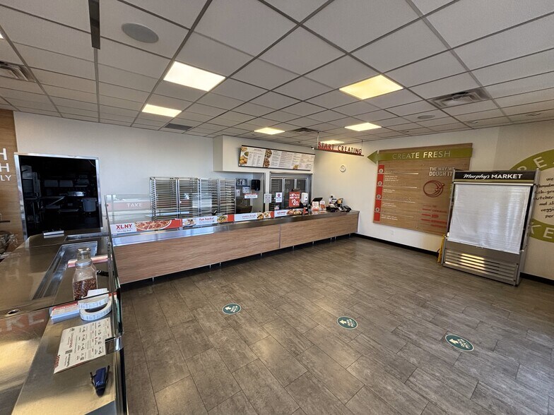 11705 SW Pacific Hwy, Tigard, OR à louer - Photo intérieure - Image 2 de 7