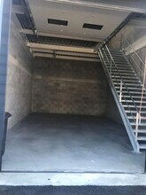 Flex in Neuilly-Plaisance for lease Interior Photo- Image 1 of 2