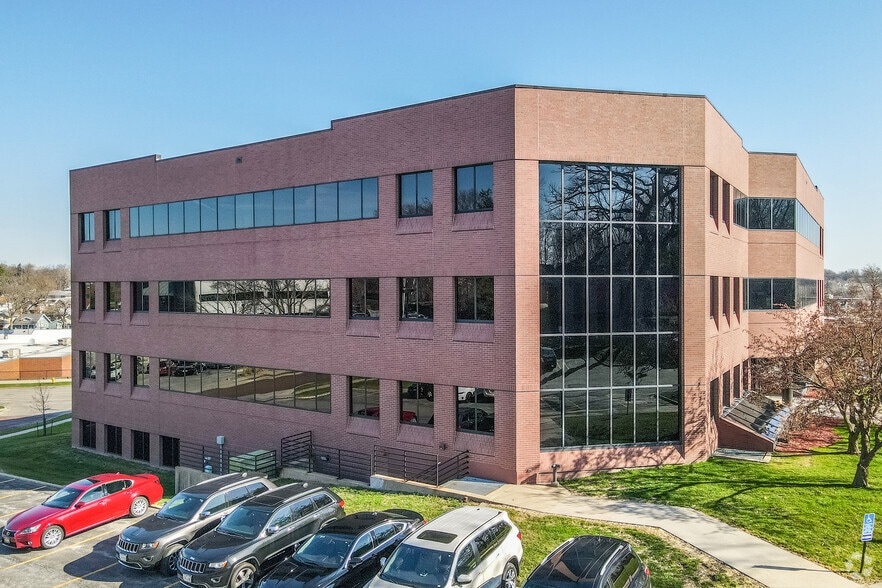 2600 Grand Ave, Des Moines, IA for lease - Building Photo - Image 2 of 5