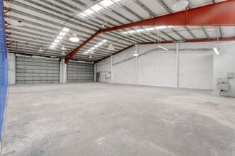 2200 Three Lakes Rd SE, Albany, OR for lease Interior Photo- Image 2 of 18