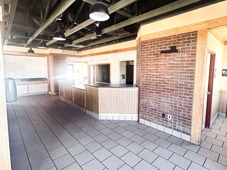 2109 19th St, Lubbock, TX à louer - Photo du bâtiment - Image 3 de 5