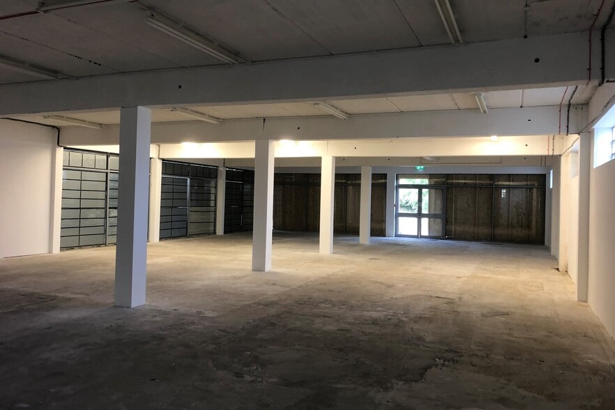 74 London Rd, Sevenoaks for lease - Interior Photo - Image 2 of 2