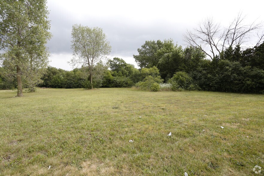 1 E Irving Park Rd, Roselle, IL à vendre - Photo du bâtiment - Image 2 de 3