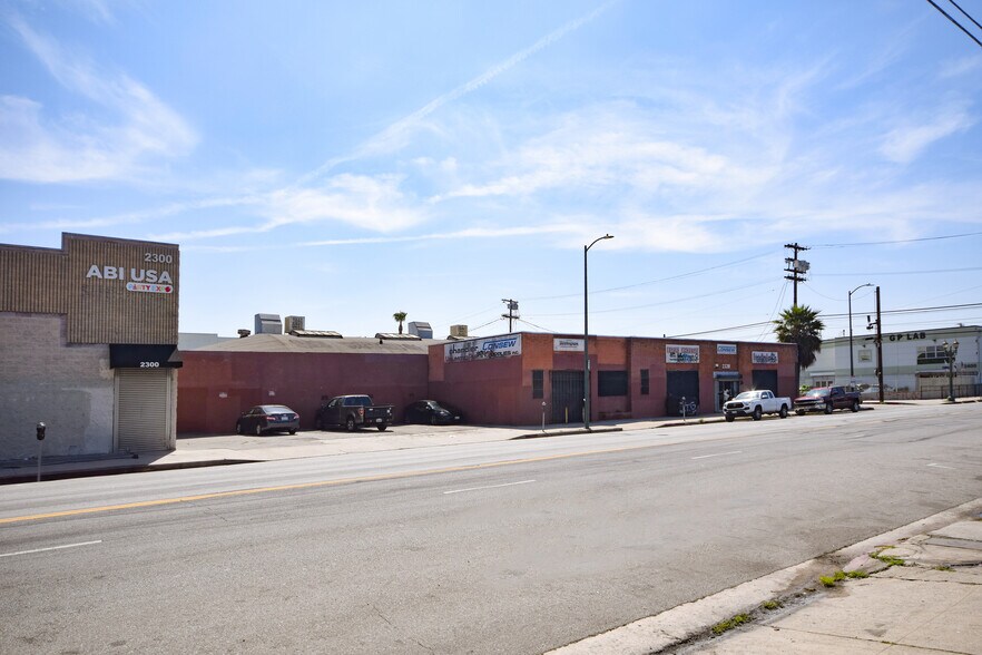 2320 S Hill St, Los Angeles, CA à vendre - Photo du bâtiment - Image 2 de 3