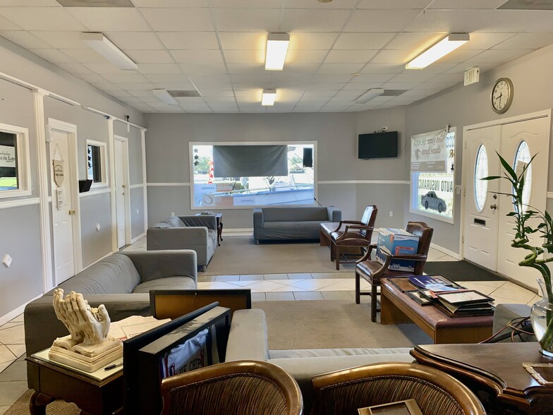 2555 Allen Genoa Rd, Pasadena, TX for sale - Building Photo - Image 2 of 20