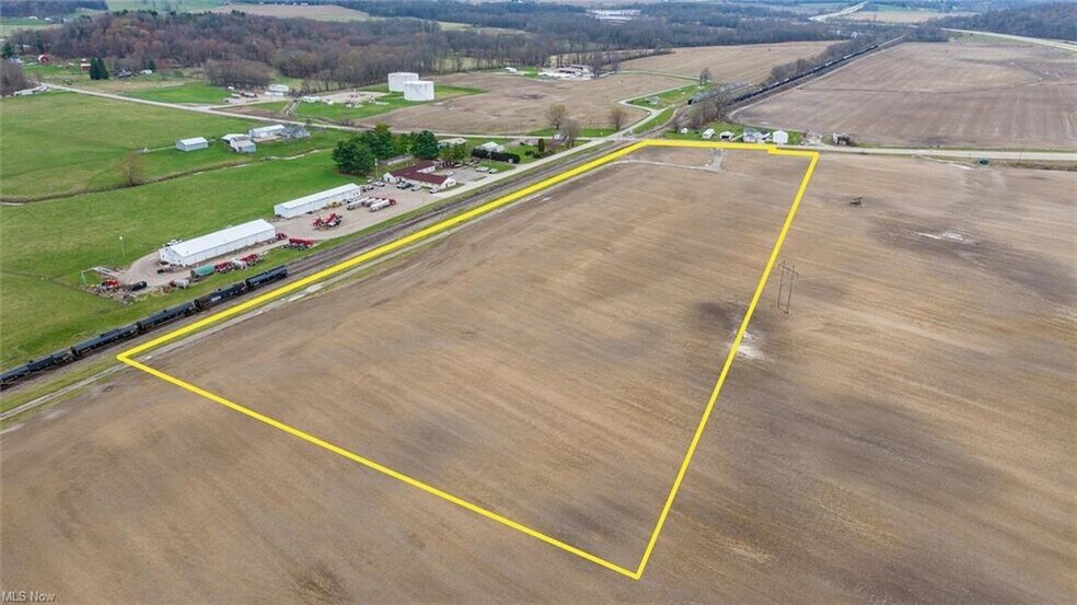 9360 BLACK RUN Rd, Frazeysburg, OH à vendre - Photo principale - Image 1 de 5