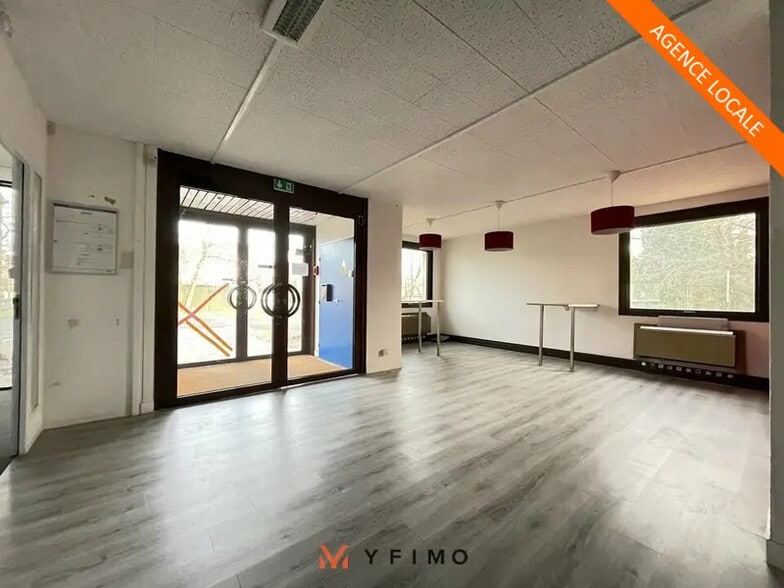 Office in Aubergenville for sale - Interior Photo - Image 2 of 10