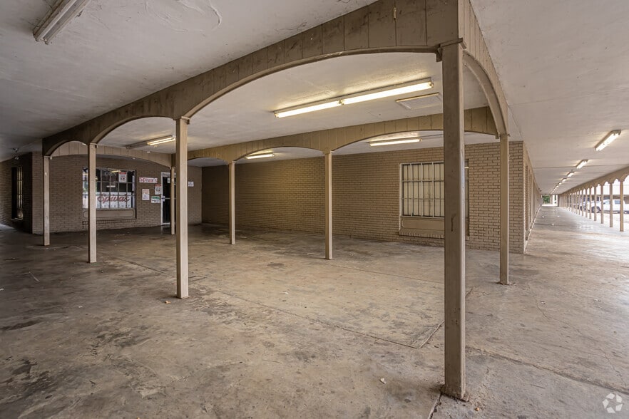 1315 Ellis Ave, Jackson, MS for sale - Building Photo - Image 2 of 8