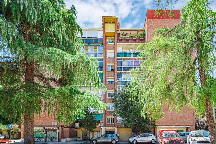 Plaza de Ensidesa, 3, Madrid, Madrid for sale - Primary Photo - Image 1 of 2