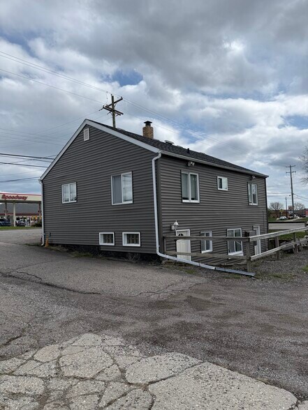 400 S Waverly Rd, Lansing, MI for lease - Building Photo - Image 2 of 12