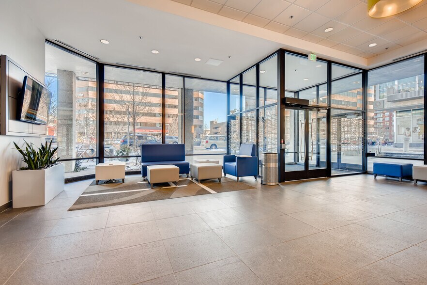 3300 E 1st Ave, Denver, CO à louer - Photo intérieure - Image 2 de 7