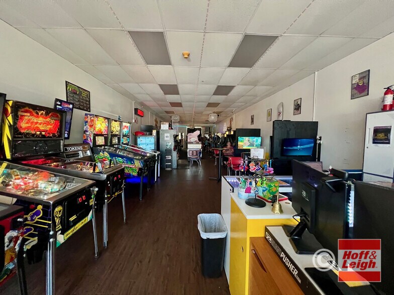 8410 W Colfax Ave, Lakewood, CO à louer - Photo du bâtiment - Image 2 de 8