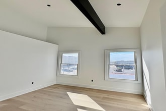 319 W 8th St, Ship Bottom, NJ for lease Interior Photo- Image 1 of 9