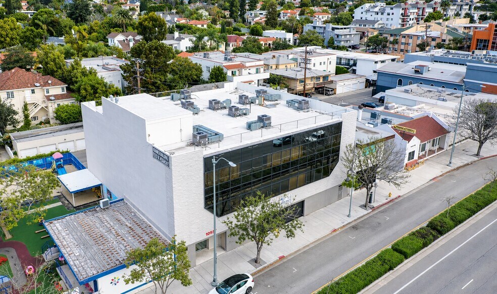 10537 Santa Monica Blvd, Los Angeles, CA à vendre - Photo du bâtiment - Image 2 de 14