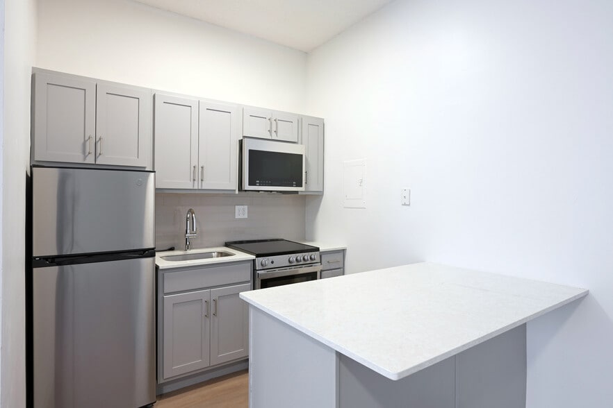 BCP Portfolio portfolio of 3 properties for sale on LoopNet.ca - Building Photo - Image 3 of 48