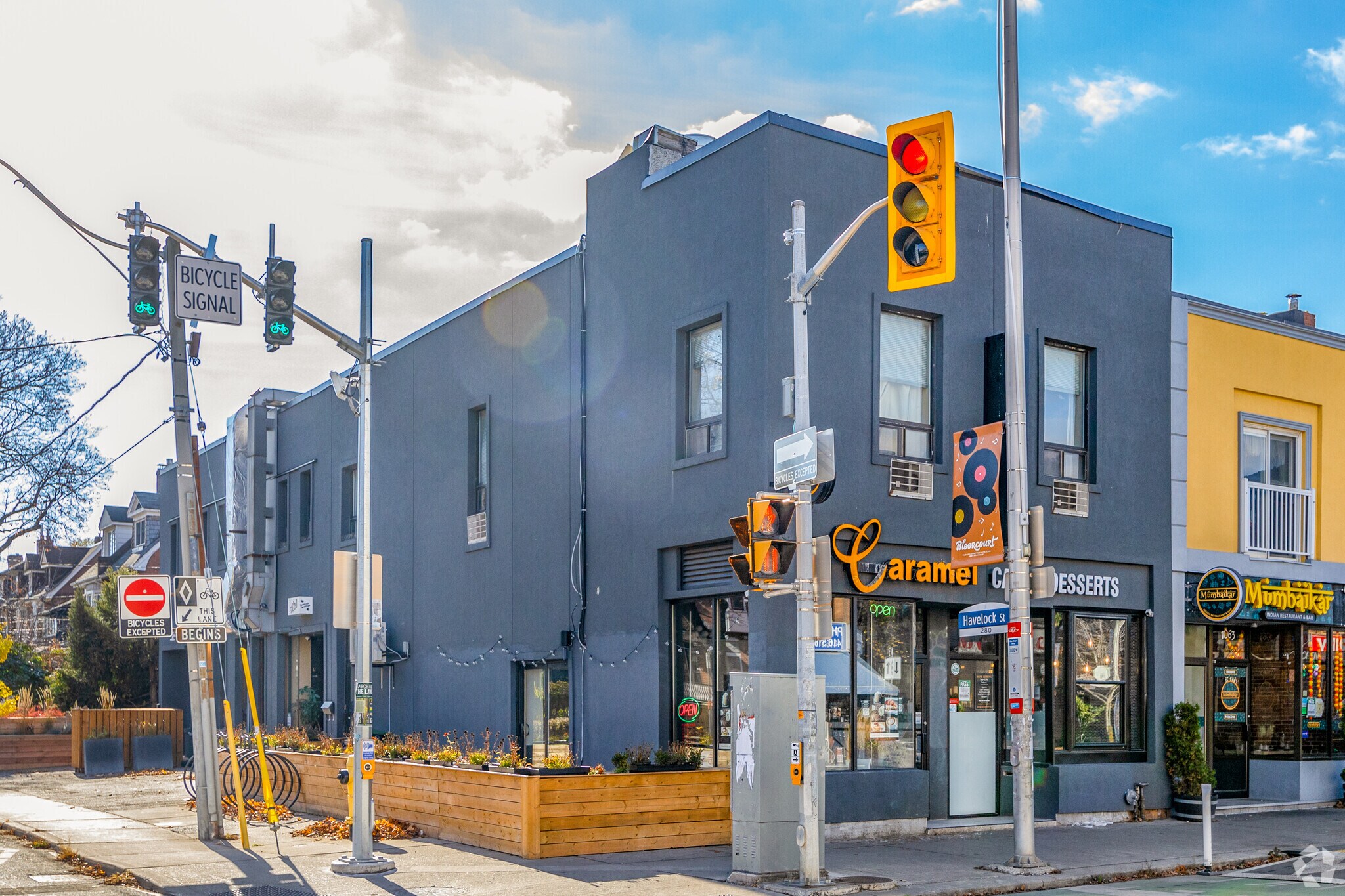 1059 Bloor St W, Toronto, ON à vendre Photo principale- Image 1 de 1