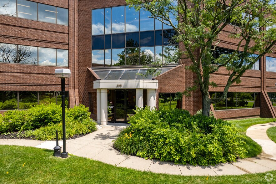 305 Fellowship Rd, Mount Laurel, NJ à louer - Photo du bâtiment - Image 3 de 4