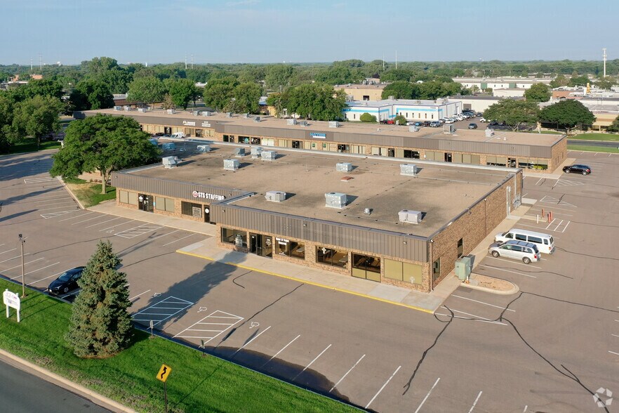 7960-7990 University Ave NE, Fridley, MN à louer - Aérien - Image 3 de 5