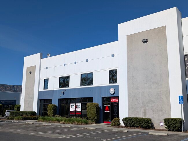 Plus de détails pour Premium Leased Investment-Corydon PKG – Industriel à vendre, Lake Elsinore, CA