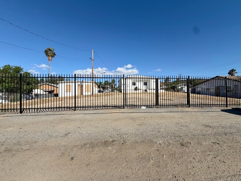 405 Ellis St, Lake Elsinore, CA à louer - Photo du bâtiment - Image 2 de 7