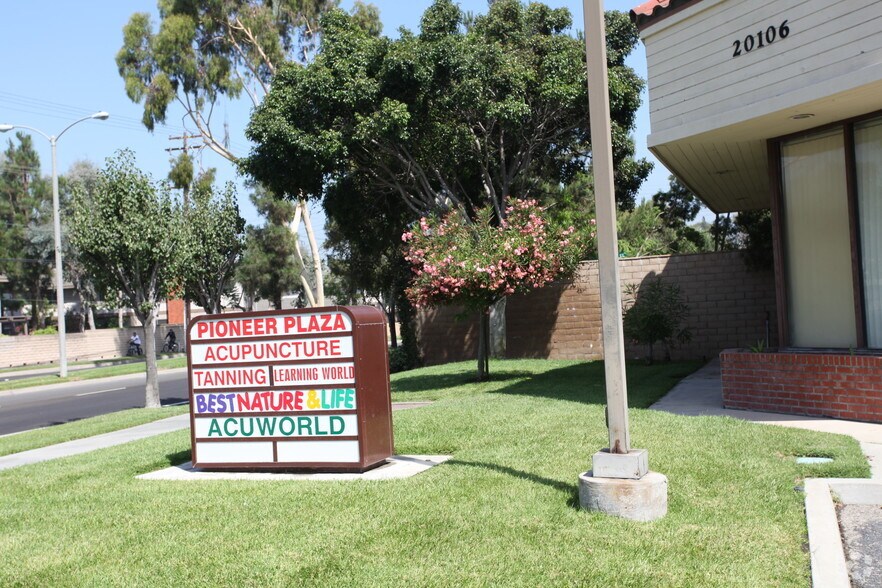 20106-20110 Pioneer Blvd, Cerritos, CA à louer - Photo du bâtiment - Image 2 de 4