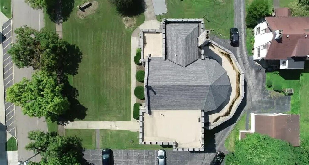 1205 Elm St, Youngstown, OH à vendre - Photo du bâtiment - Image 2 de 95