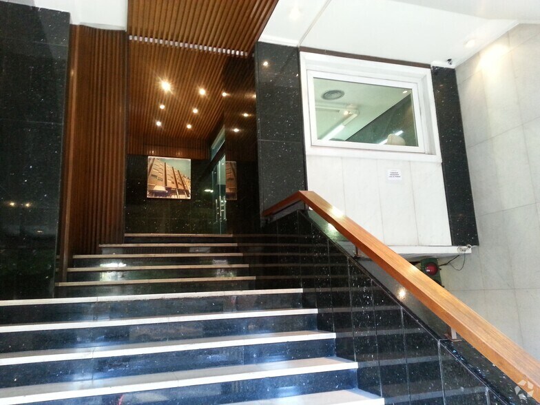 Calle Cristóbal Bordiú, 35, Madrid, Madrid à louer - Photo du bâtiment - Image 3 de 5