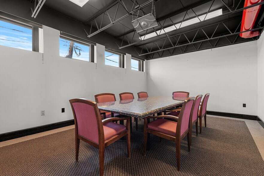 110 Airport Rd, Hartford, CT à louer - Photo du bâtiment - Image 3 de 30