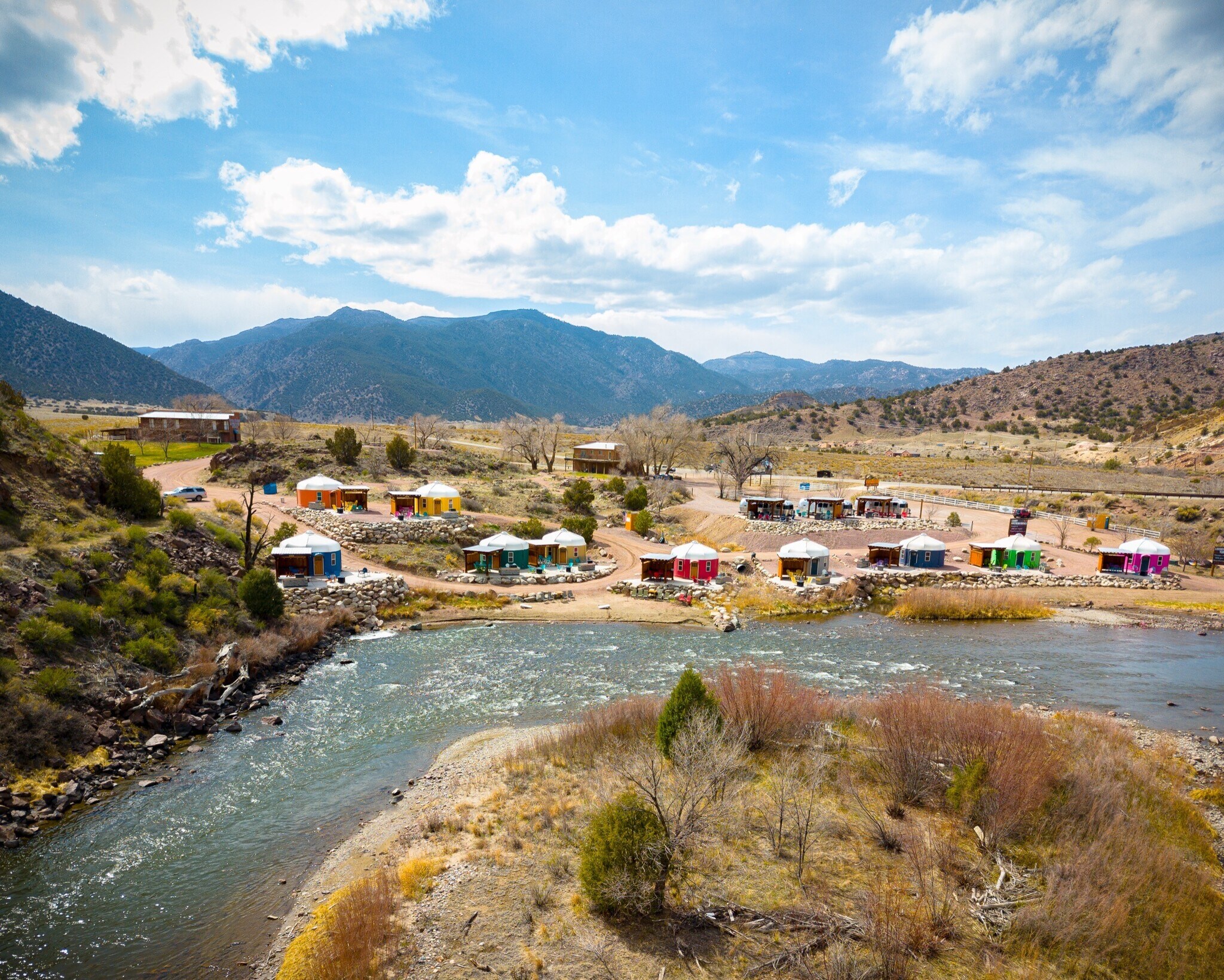 Royal Gorge Vacation Rentals portefeuille de 7 propriétés à vendre sur LoopNet.ca Photo principale- Image 1 de 67