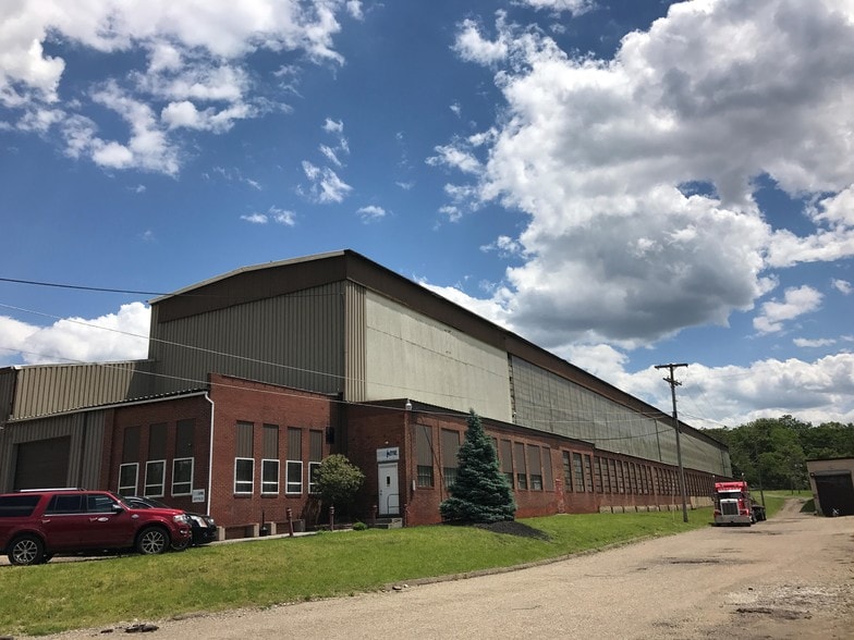 225 Wetmore Ave SE, Massillon, OH for lease - Building Photo - Image 2 of 4