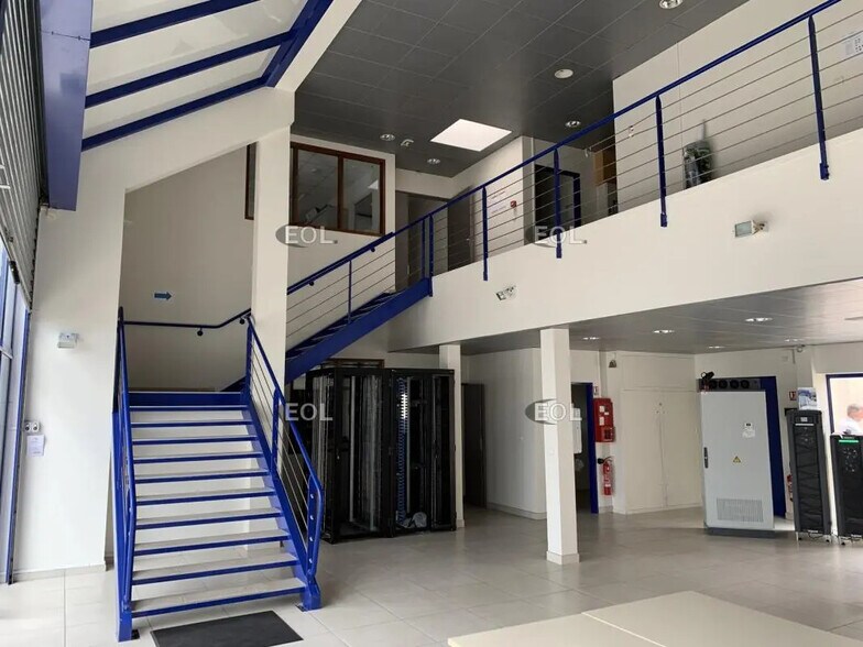 Industrial in Morangis for lease - Interior Photo - Image 3 of 6