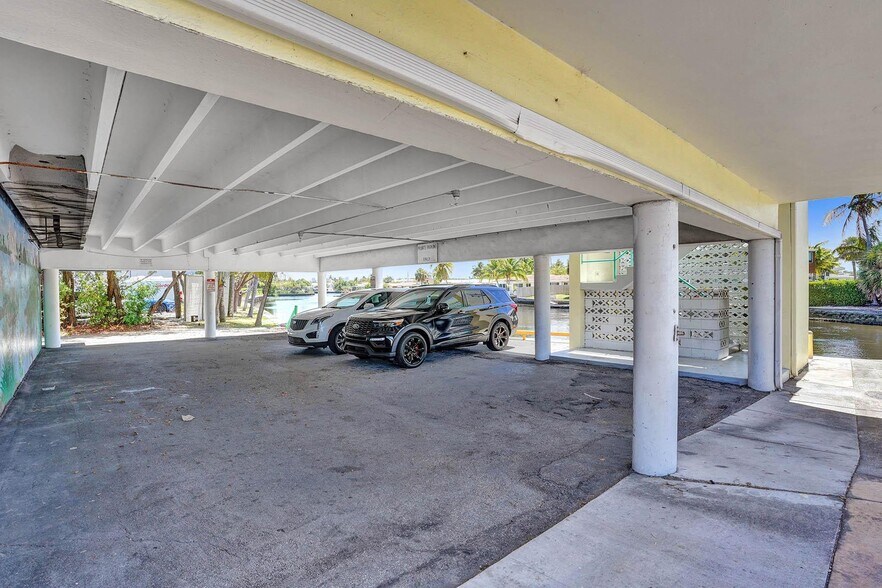 2208 NE 26th St, Fort Lauderdale, FL à louer - Photo du bâtiment - Image 3 de 11