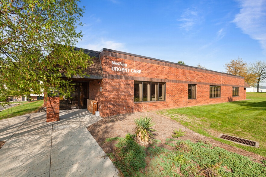 1025 Berkshire Blvd, Wyomissing, PA for lease - Building Photo - Image 1 of 32