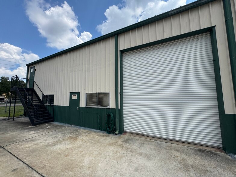 702 W Park Ave, Edgewater, FL for lease - Building Photo - Image 1 of 1
