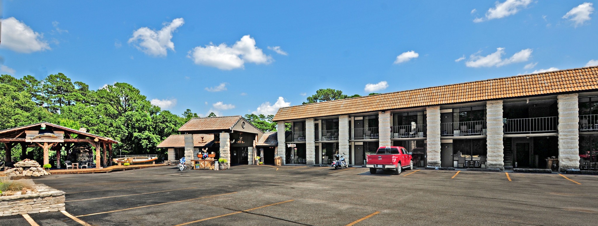 2106 E Van Buren, Eureka Springs, AR à vendre Photo du bâtiment- Image 1 de 1