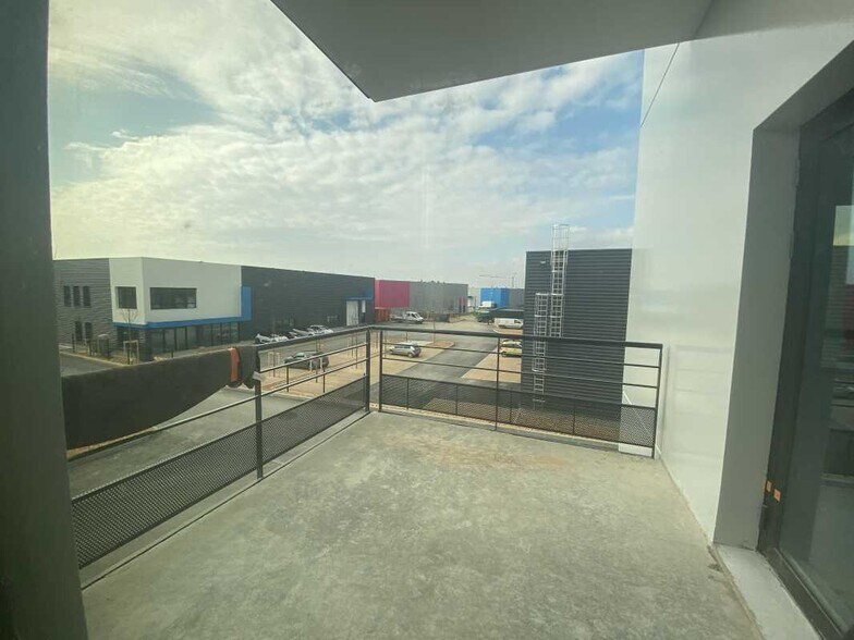 Bureau dans Rillieux-la-Pape à louer - Photo du bâtiment - Image 3 de 10