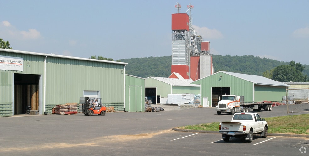 122 Route 32, North Franklin, CT for lease - Building Photo - Image 2 of 3