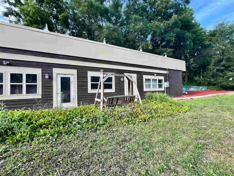 2 Rocky Shore Dr, Iowa City, IA for lease - Building Photo - Image 3 of 15