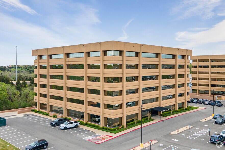 515 Central Park Dr, Oklahoma City, OK à louer - Photo du bâtiment - Image 1 de 12