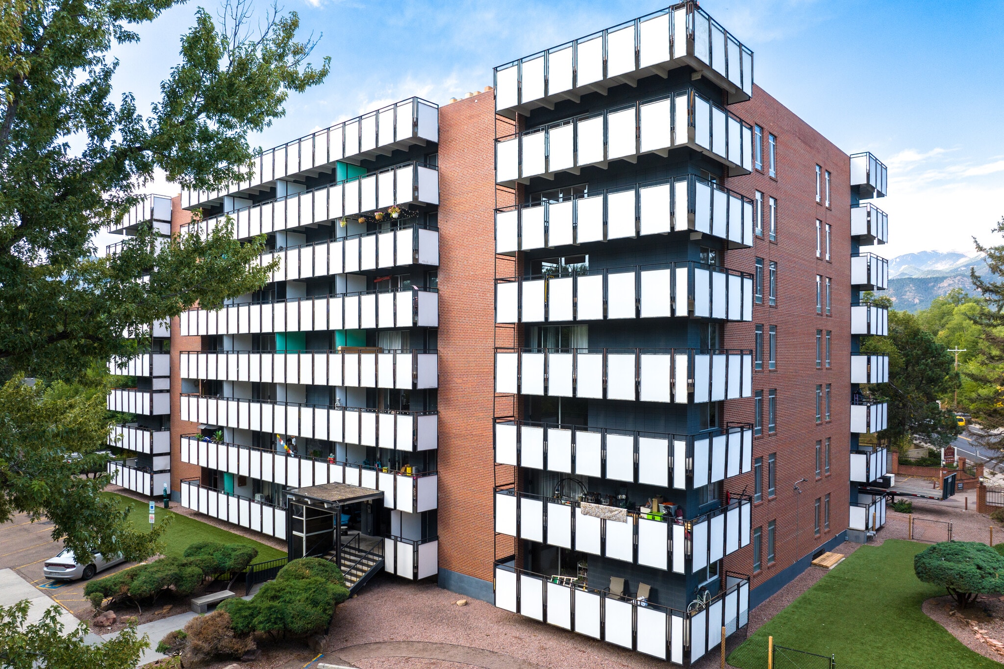 107 W Cheyenne Rd, Colorado Springs, CO for sale Primary Photo- Image 1 of 27