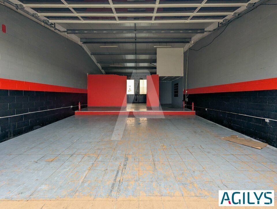 65 Route D'Orleans, Linas for lease Interior Photo- Image 1 of 11