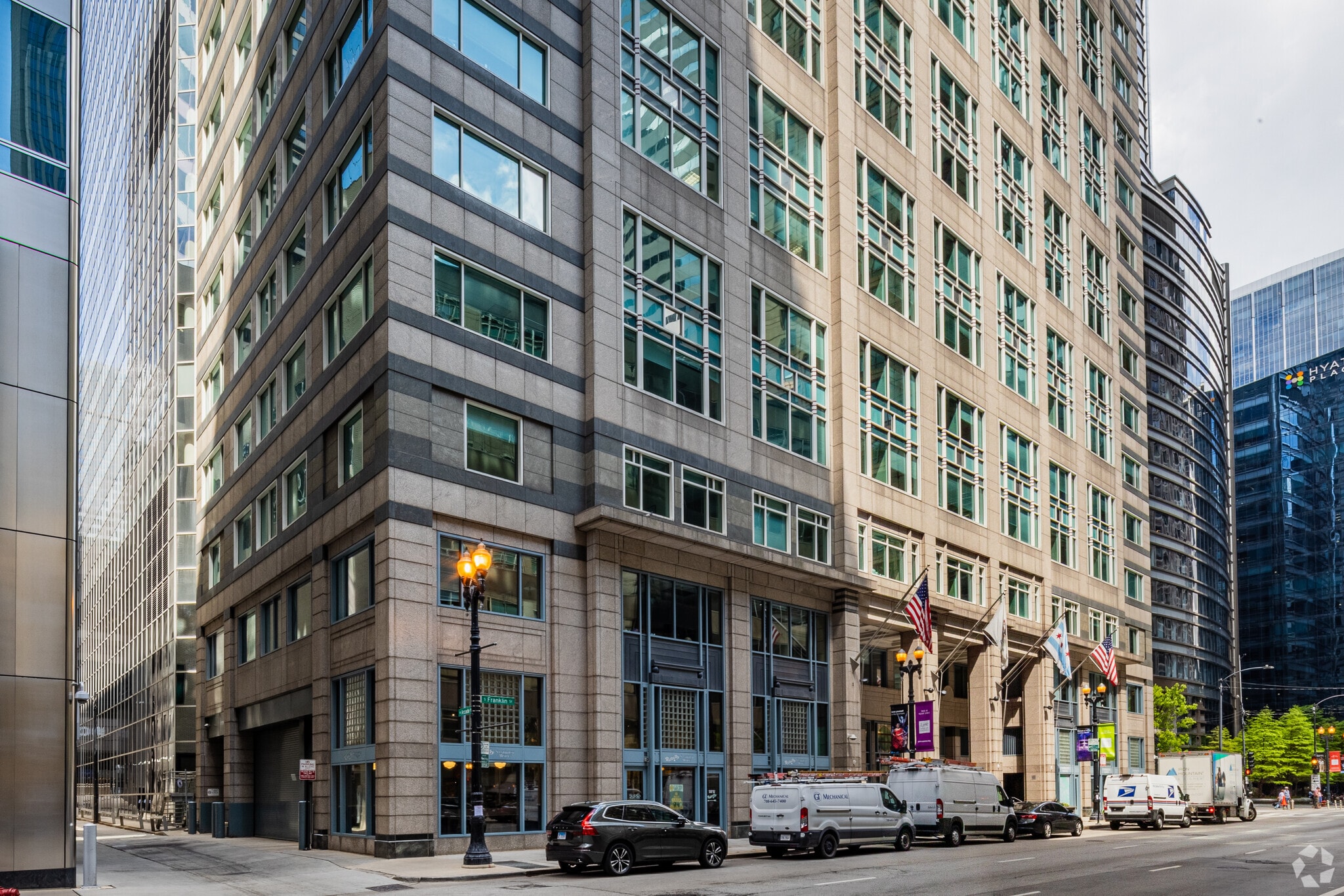 303 W Madison St, Chicago, IL for lease Primary Photo- Image 1 of 21