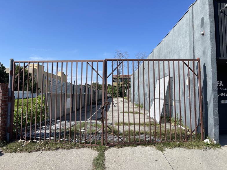 7141 Baird ave, Reseda, CA à louer - Photo du bâtiment - Image 2 de 2