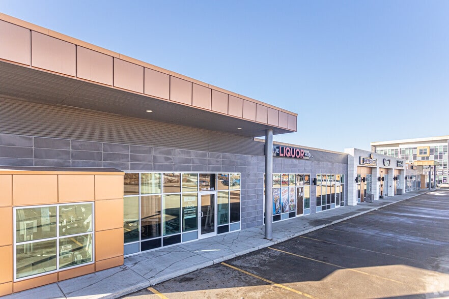 5103-5177 55 Ave NW, Edmonton, AB à louer - Photo principale - Image 2 de 17