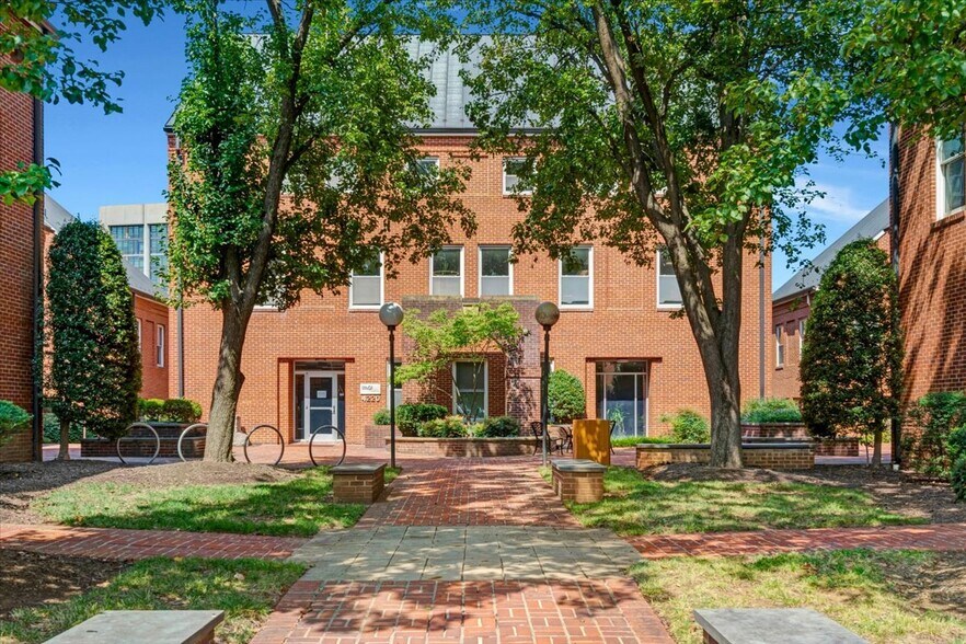 4220 King St, Alexandria, VA à vendre - Photo du bâtiment - Image 1 de 34
